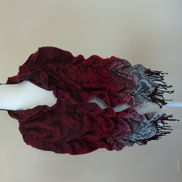 V. Fraas Cashmink Paisley Fringe Scarf Red Black - Picture 9 of 16